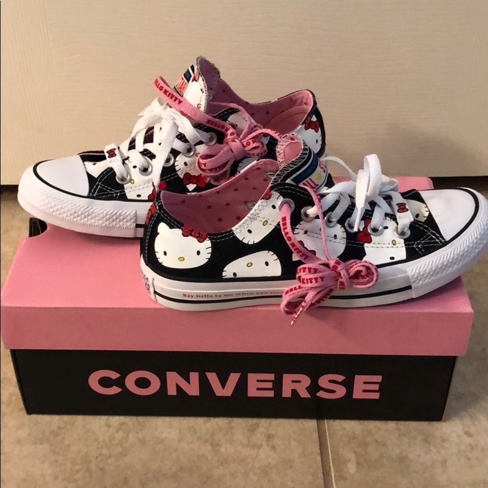 Hello Kitty Converse